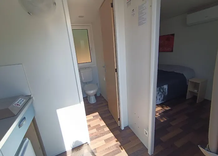 Semesterbostad Hillbilly Cabin, 2 In Nature With Terrace And Parking